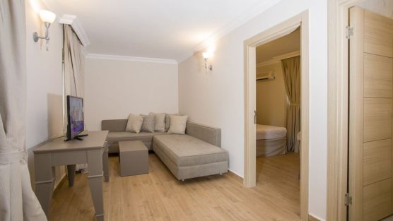 c571d668-c634-4cd9-920c-7848f884c1ff-1024